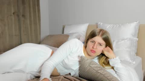 Kira online show from 11/28/25, 07:27