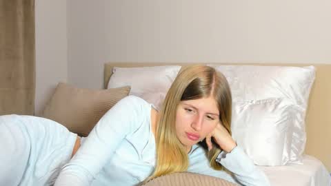 Snapshot of kirraa_ chatting on 01/15/26, 07:06 Kira online show from 01/15/26, 07:06