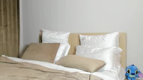 Snapshot of kirraa_ chatting on 01/18/26, 08:34 Kira online show from 01/18/26, 08:34