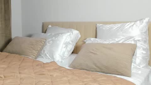 Snapshot of kirraa_ chatting on 03/17/26, 07:06 Kira online show from 03/17/26, 07:06