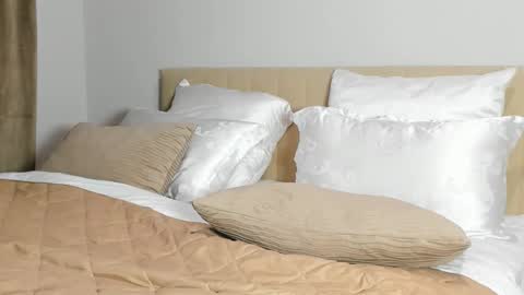 Snapshot of kirraa_ chatting on 03/18/26, 07:28 Kira online show from 03/18/26, 07:28