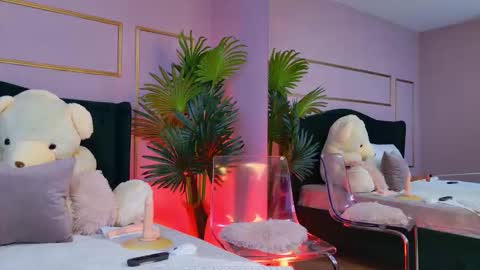 Kirra online show from 11/22/25, 04:22