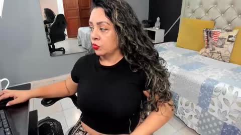 Snapshot of kirss_milff chatting on 09/26/25, 01:26 kriss online show from 09/26/25, 01:26