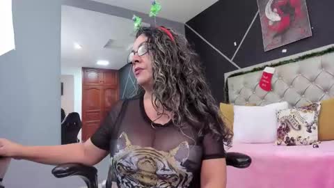 Snapshot of kirss_milff chatting on 12/02/25, 08:37 kriss online show from 12/02/25, 08:37