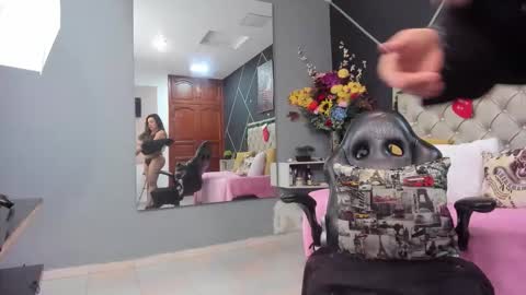 Snapshot of kirss_milff chatting on 12/15/25, 09:41 kriss online show from 12/15/25, 09:41