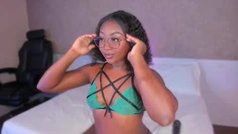 kishalove_ online show from 11/05/25, 10:37