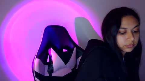 kiss_ameliaa online show from 11/04/25, 09:41