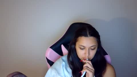 kiss_ameliaa online show from 11/10/25, 09:52