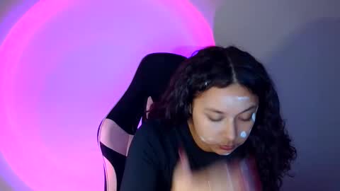 kiss_ameliaa online show from 11/25/25, 12:27