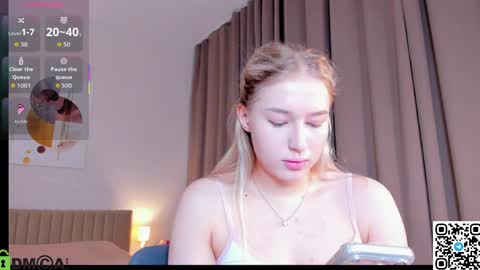 Snapshot of kiss_kr1ss chatting on 04/19/26, 02:55 Chloe online show from 04/19/26, 02:55
