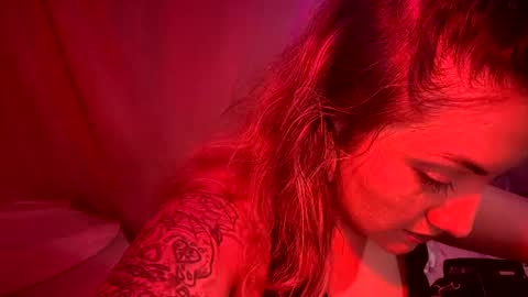 Snapshot of kissahsins chatting on 12/23/24, 08:33 Kissah Kreampuff online show from 12/23/24, 08:33