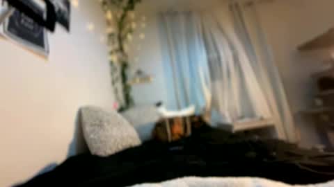 Snapshot of kissahsins chatting on 01/22/25, 08:29 Kissah Kreampuff online show from 01/22/25, 08:29