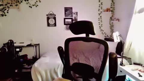 Snapshot of kissahsins chatting on 01/26/25, 06:48 Kissah Kreampuff online show from 01/26/25, 06:48