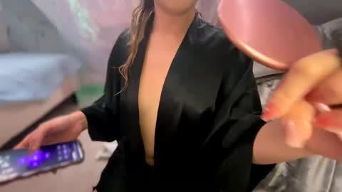 Snapshot of kissahsins chatting on 02/25/25, 09:24 Kissah Kreampuff online show from 02/25/25, 09:24