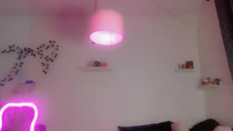 Snapshot of kissahsins chatting on 10/10/25, 03:49 Kissah Kreampuff online show from 10/10/25, 03:49