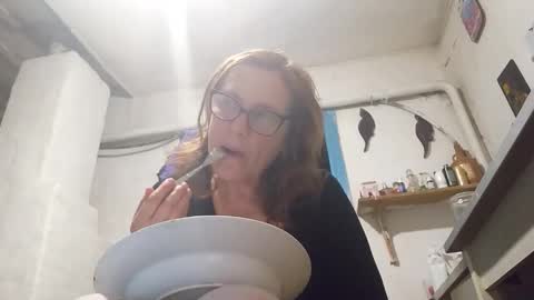 Snapshot of kissandvibe chatting on 10/31/25, 09:27 kissandvibe online show from 10/31/25, 09:27