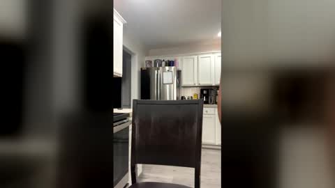 Snapshot of kissedbybee123 chatting on 03/12/26, 04:29 Bee online show from 03/12/26, 04:29