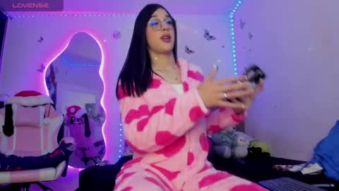 Snapshot of kisses_of_daniela chatting on 05/07/26, 04:07 kisses_of_daniela online show from 05/07/26, 04:07