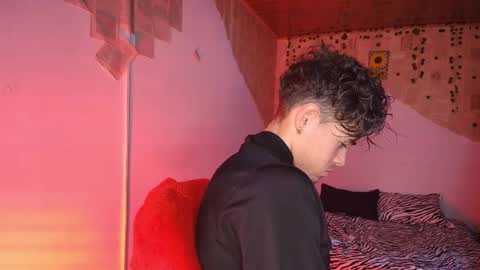 Snapshot of kisstarxxx chatting on 09/13/25, 03:28 Helena and Brad online show from 09/13/25, 03:28