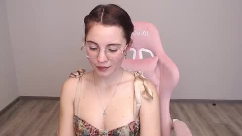 Snapshot of kisulya_meow246 chatting on 10/14/25, 02:18 Vikki Rose online show from 10/14/25, 02:18