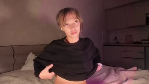 Snapshot of kitsunedream chatting on 07/09/26, 06:01 Polly online show from 07/09/26, 06:01