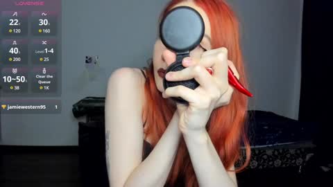 Snapshot of kitsunemoon chatting on 12/12/24, 07:37 Kitsune online show from 12/12/24, 07:37