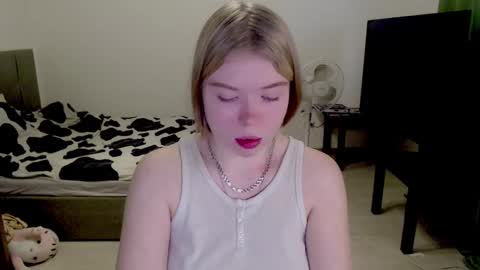 Snapshot of kitten_jenny01 chatting on 12/07/24, 10:12 Jennyblonde and Emmabrunette online show from 12/07/24, 10:12