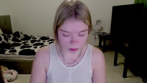 Snapshot of kitten_jenny01 chatting on 12/07/24, 01:18 Jennyblonde and Emmabrunette online show from 12/07/24, 01:18