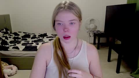 Snapshot of kitten_jenny01 chatting on 12/08/24, 03:02 Jennyblonde and Emmabrunette online show from 12/08/24, 03:02