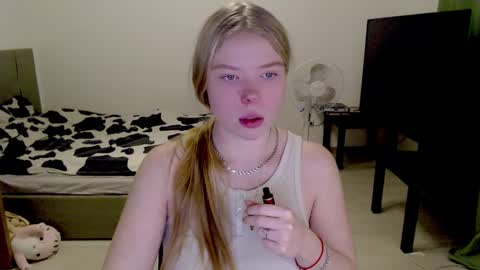 Snapshot of kitten_jenny01 chatting on 12/08/24, 06:06 Jennyblonde and Emmabrunette online show from 12/08/24, 06:06