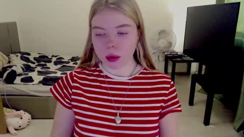 Snapshot of kitten_jenny01 chatting on 12/11/24, 10:58 Jennyblonde and Emmabrunette online show from 12/11/24, 10:58