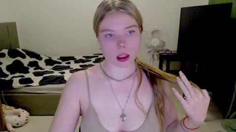 Snapshot of kitten_jenny01 chatting on 12/12/24, 07:04 Jennyblonde and Emmabrunette online show from 12/12/24, 07:04