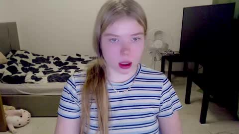 Snapshot of kitten_jenny01 chatting on 12/14/24, 09:56 Jennyblonde and Emmabrunette online show from 12/14/24, 09:56