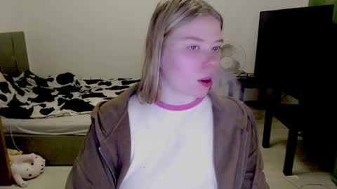 Snapshot of kitten_jenny01 chatting on 12/18/24, 06:53 Jennyblonde and Emmabrunette online show from 12/18/24, 06:53