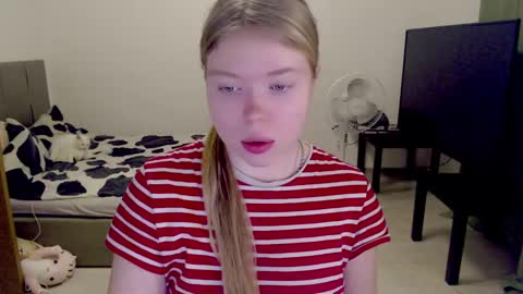 Snapshot of kitten_jenny01 chatting on 01/11/25, 03:09 Jennyblonde and Emmabrunette online show from 01/11/25, 03:09