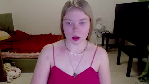 Snapshot of kitten_jenny01 chatting on 02/03/25, 11:47 Jennyblonde and Emmabrunette online show from 02/03/25, 11:47