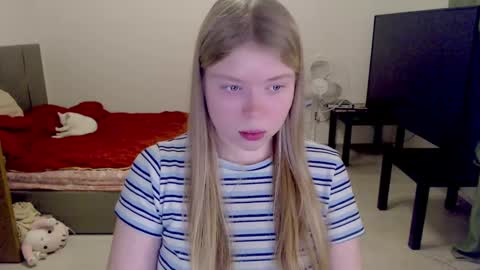 Snapshot of kitten_jenny01 chatting on 02/08/25, 09:36 Jennyblonde and Emmabrunette online show from 02/08/25, 09:36