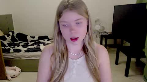 Snapshot of kitten_jenny01 chatting on 03/07/25, 10:43 Jennyblonde and Emmabrunette online show from 03/07/25, 10:43