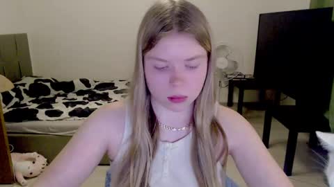 Snapshot of kitten_jenny01 chatting on 03/09/25, 01:35 Jennyblonde and Emmabrunette online show from 03/09/25, 01:35
