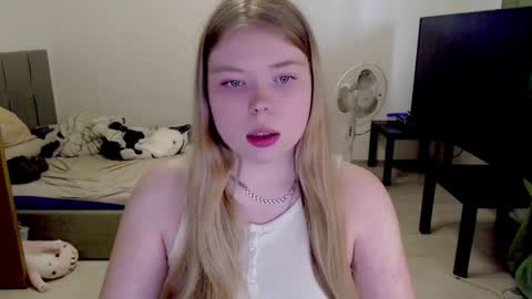 Snapshot of kitten_jenny01 chatting on 09/22/25, 02:19 Jennyblonde and Emmabrunette online show from 09/22/25, 02:19