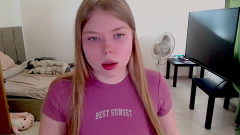 Snapshot of kitten_jenny01 chatting on 09/28/25, 12:10 Jennyblonde and Emmabrunette online show from 09/28/25, 12:10