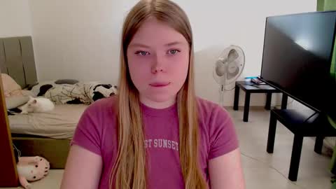 Snapshot of kitten_jenny01 chatting on 09/29/25, 12:21 Jennyblonde and Emmabrunette online show from 09/29/25, 12:21