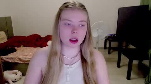 Snapshot of kitten_jenny01 chatting on 01/07/26, 03:14 Jennyblonde and Emmabrunette online show from 01/07/26, 03:14