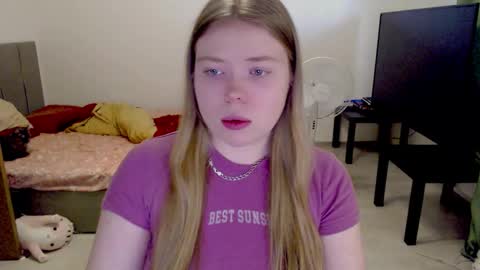 Snapshot of kitten_jenny01 chatting on 01/10/26, 10:39 Jennyblonde and Emmabrunette online show from 01/10/26, 10:39