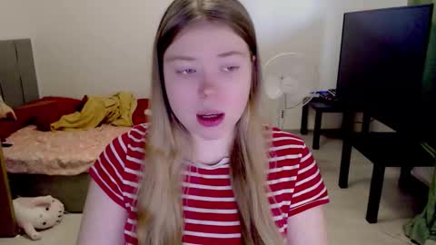 Snapshot of kitten_jenny01 chatting on 01/13/26, 09:47 Jennyblonde and Emmabrunette online show from 01/13/26, 09:47