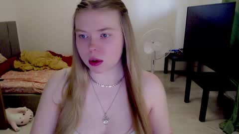 Snapshot of kitten_jenny01 chatting on 01/14/26, 10:10 Jennyblonde and Emmabrunette online show from 01/14/26, 10:10