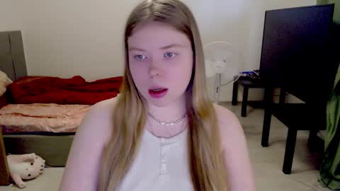 Snapshot of kitten_jenny01 chatting on 01/18/26, 11:36 Jennyblonde and Emmabrunette online show from 01/18/26, 11:36