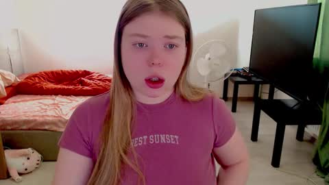 Snapshot of kitten_jenny01 chatting on 02/01/26, 11:20 Jennyblonde and Emmabrunette online show from 02/01/26, 11:20