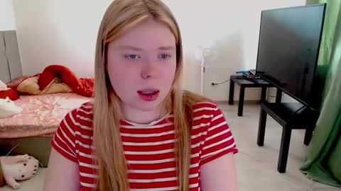 Snapshot of kitten_jenny01 chatting on 02/18/26, 11:50 Jennyblonde and Emmabrunette online show from 02/18/26, 11:50