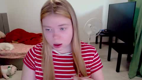 Snapshot of kitten_jenny01 chatting on 02/19/26, 12:12 Jennyblonde and Emmabrunette online show from 02/19/26, 12:12